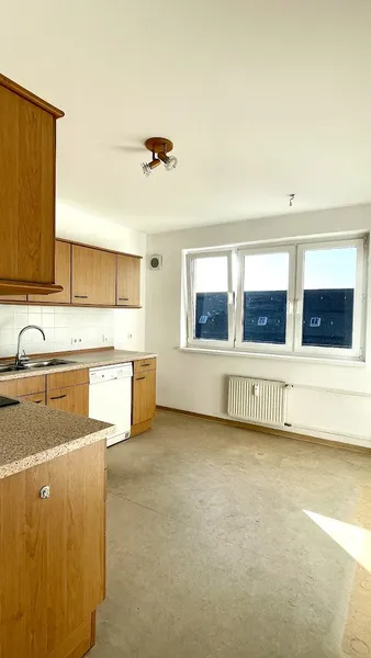 Hochgelegene 3-Zimmer-Oase mit Balkon und Einbauküche in ruhiger Lage — photo 1